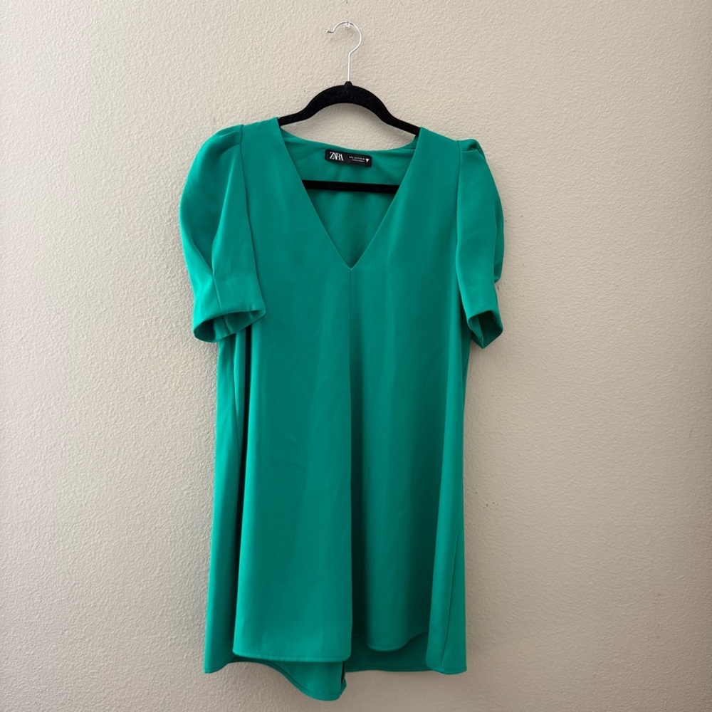 Zara Green Short Puff-Sleeve V-Neck Mini Dress - Picture 2 of 4